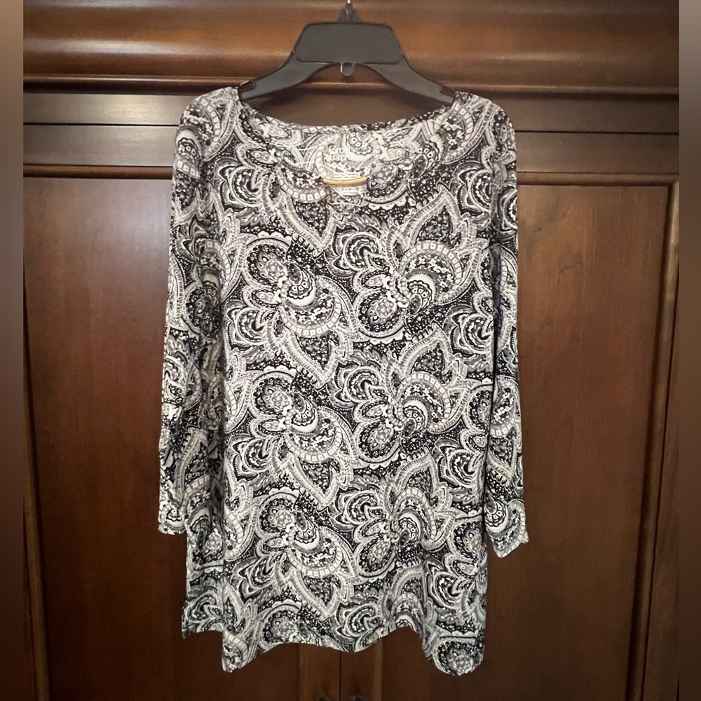 Croft & Barrow Black White Gray embellished paisley print tunic shirt sz Small